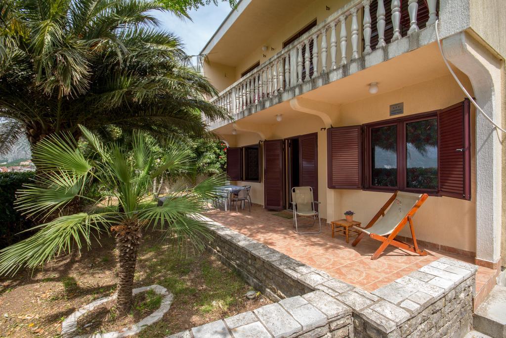 Apartments Beachfront Kotor Exteriér fotografie