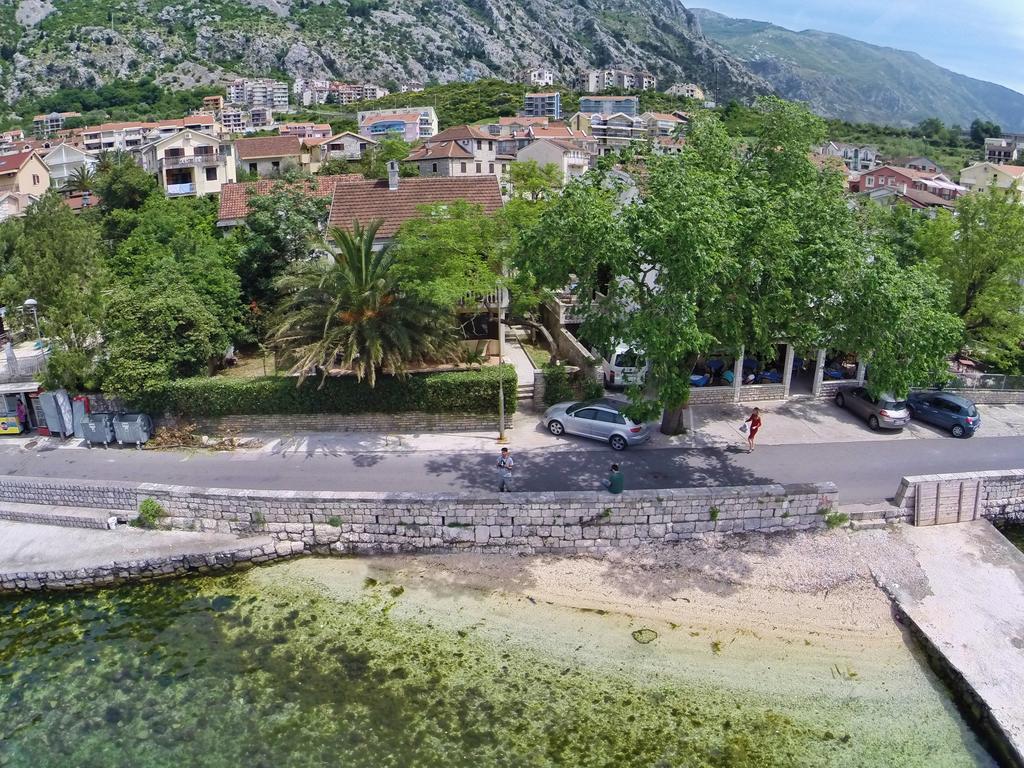 Apartments Beachfront Kotor Exteriér fotografie