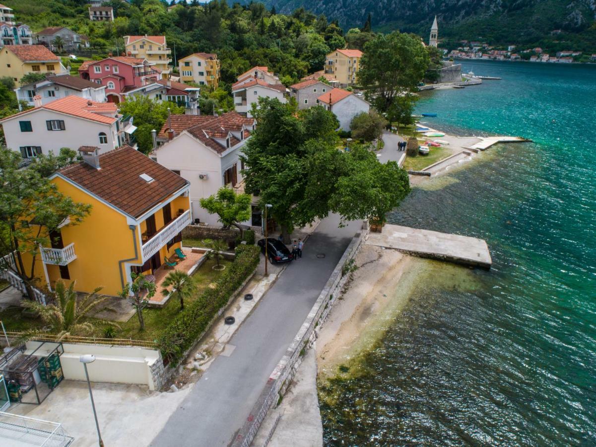 Apartments Beachfront Kotor Exteriér fotografie