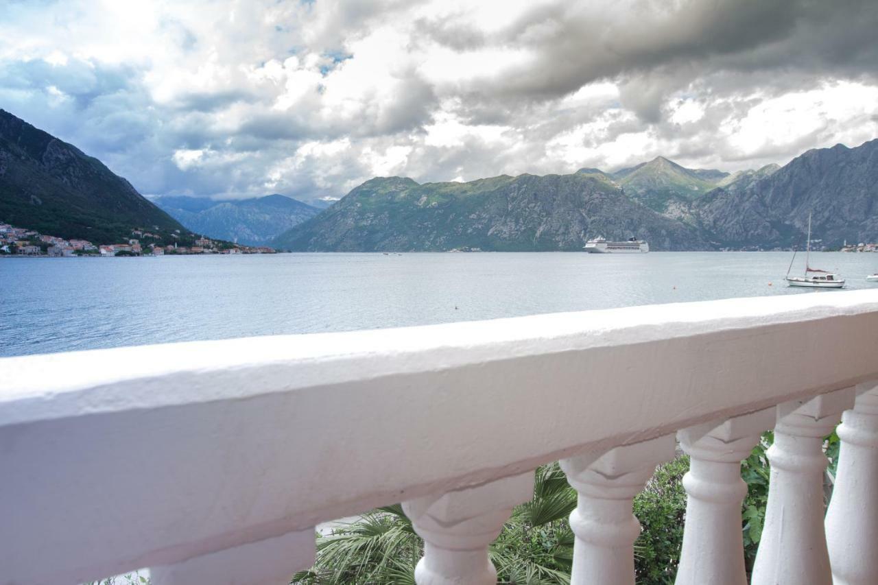 Apartments Beachfront Kotor Exteriér fotografie