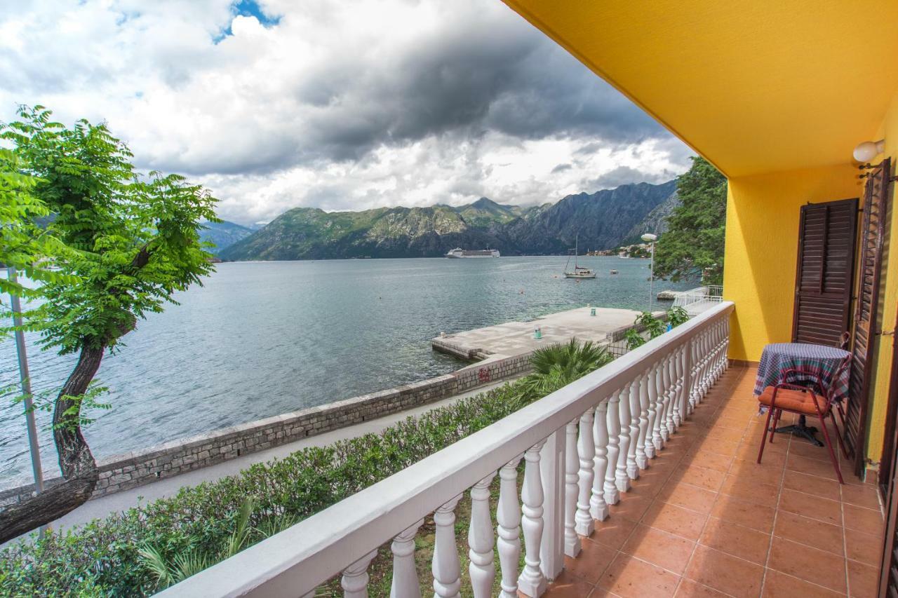 Apartments Beachfront Kotor Exteriér fotografie