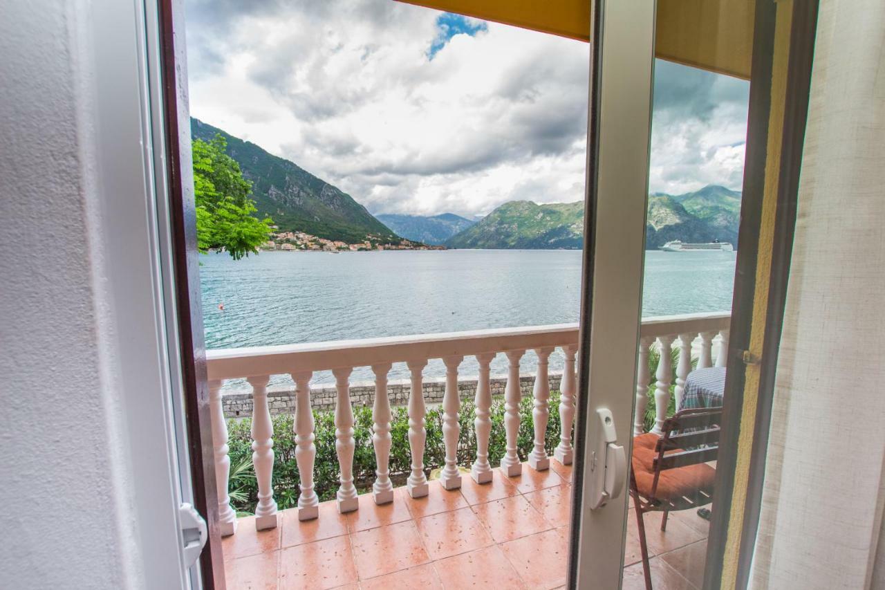 Apartments Beachfront Kotor Exteriér fotografie